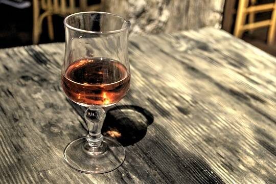    Полицейские нашли в тундре сотни бутылок с коньяком