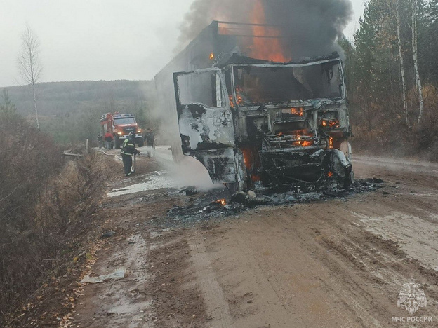    В Подосиновском районе загорелся грузовой автомобиль