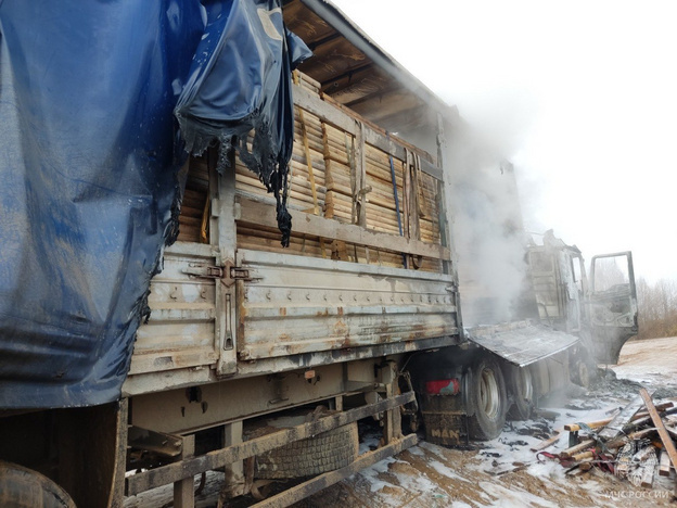    В Подосиновском районе загорелся грузовой автомобиль