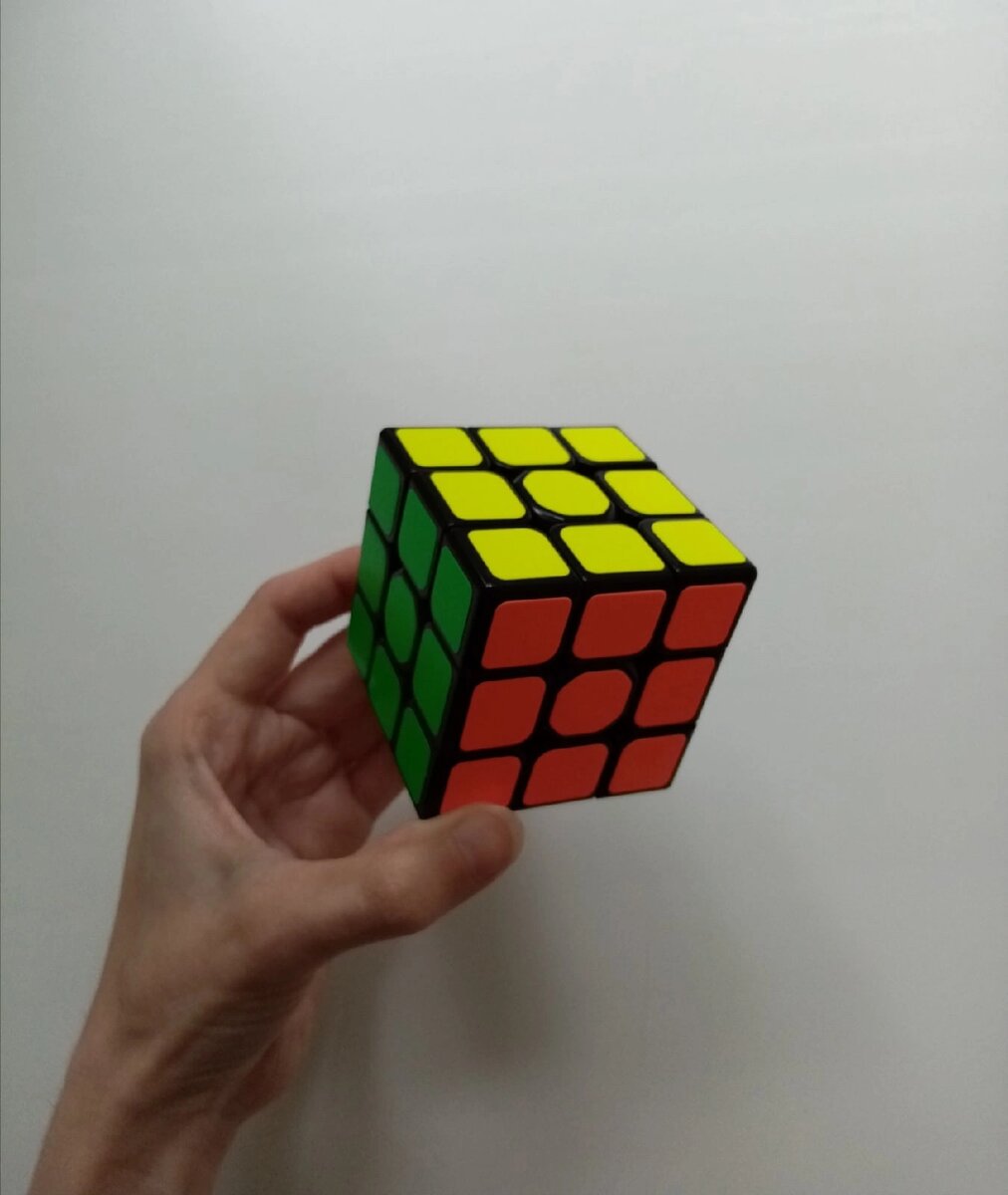Впервые взяла кубик Рубика в руки )