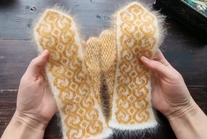    Двойные варежки спицами жаккардовым узором от канала Вязаные идеи   
Источник: VK video