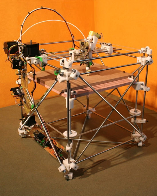 Фото RepRap 1.0. Источник - https://ru.wikipedia.org/wiki/RepRapс
