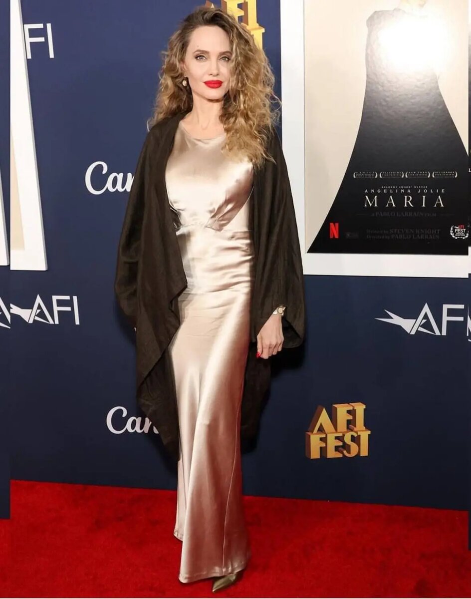    Анджелина Джоли