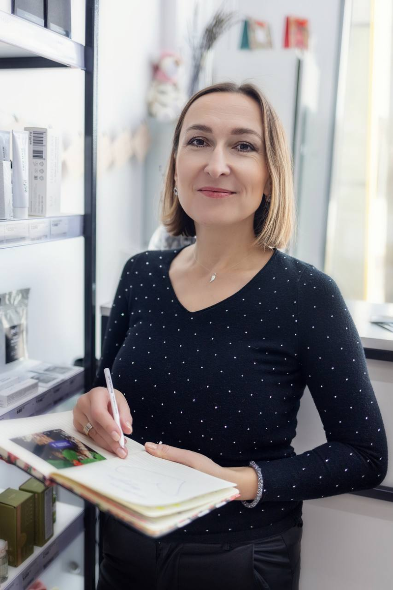 Мои консультации - это не подбор крема по типу кожи. Из серии- у меня жирная, кожа, вот держите крем для жирной кожи