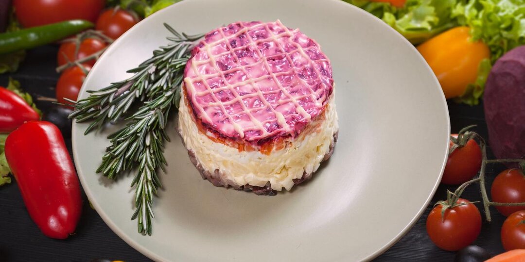 Готовим сытные салаты