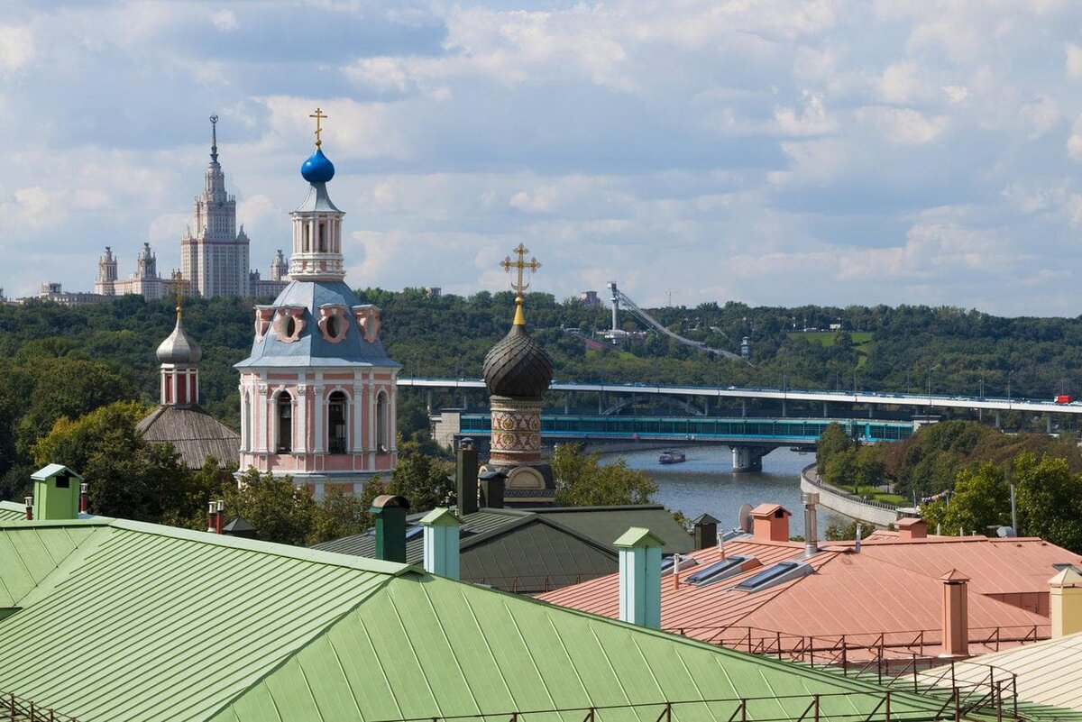    Андреевский монастырь на Воробьёвых горах. Shutterstock
