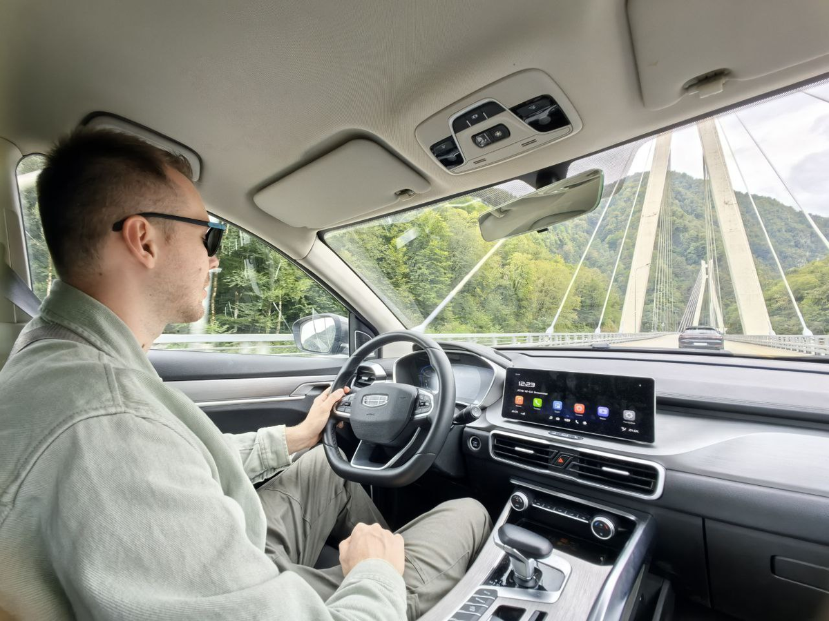 После того, как мы освоили каршеринг в Сочи, всерьез задумалась, что мне, кажется, надо за руль) 