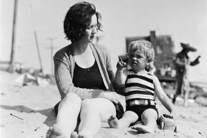 Глэдис с ребёнком