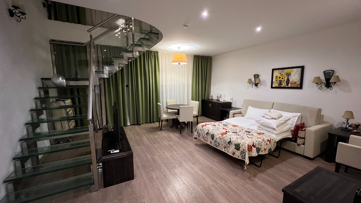 Номер Люкс в парке отеле Русский (первый этаж)