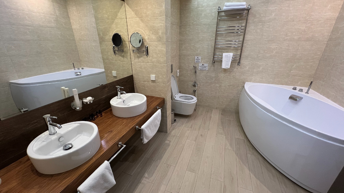 Номер Люкс в парке отеле Русский (первый этаж)