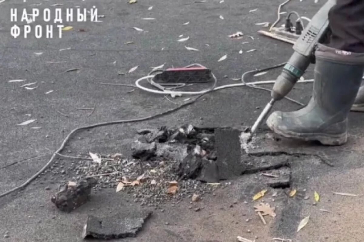    В парке 30-летия Победы в Ярославле новое покрытие разрезают болгарками