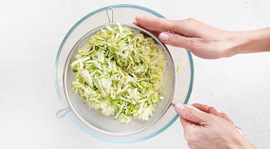   Кабачковые оладьи с фаршем на сковороде (gastronom.ru)