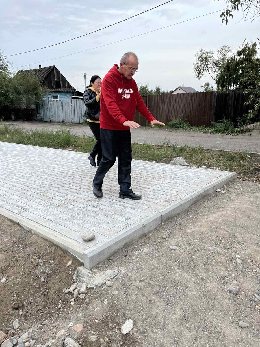 Эксперт Общероссийского народного фронта по направлению «Жилье и городская среда» Александр Буланкин был удивлен таким видом «Благоустройства»