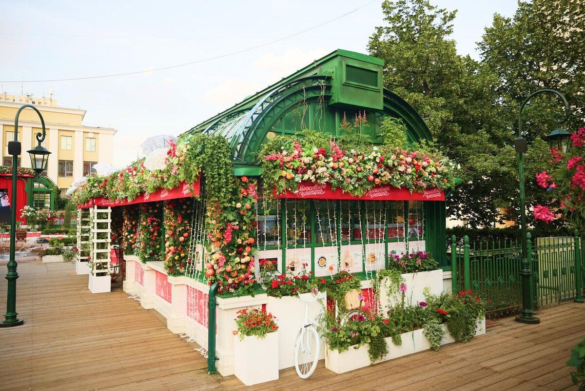    Город организует различные туристические программы Мостуризм