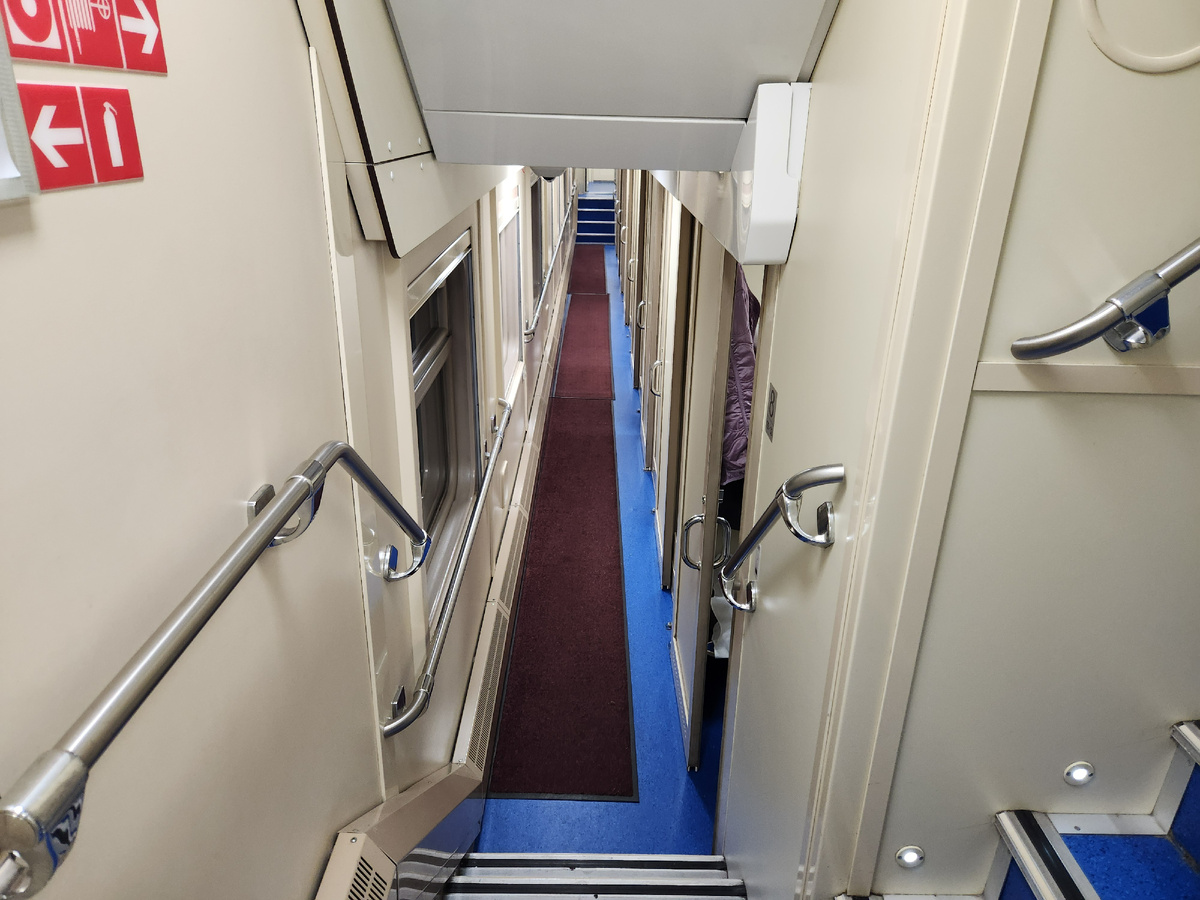 Купейный вагон на первом этаже