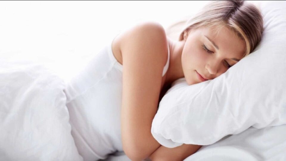    Ученые выяснили, что дневной сон полезен для памяти, но повышает уровень сахара. Источник: Miraman.ru