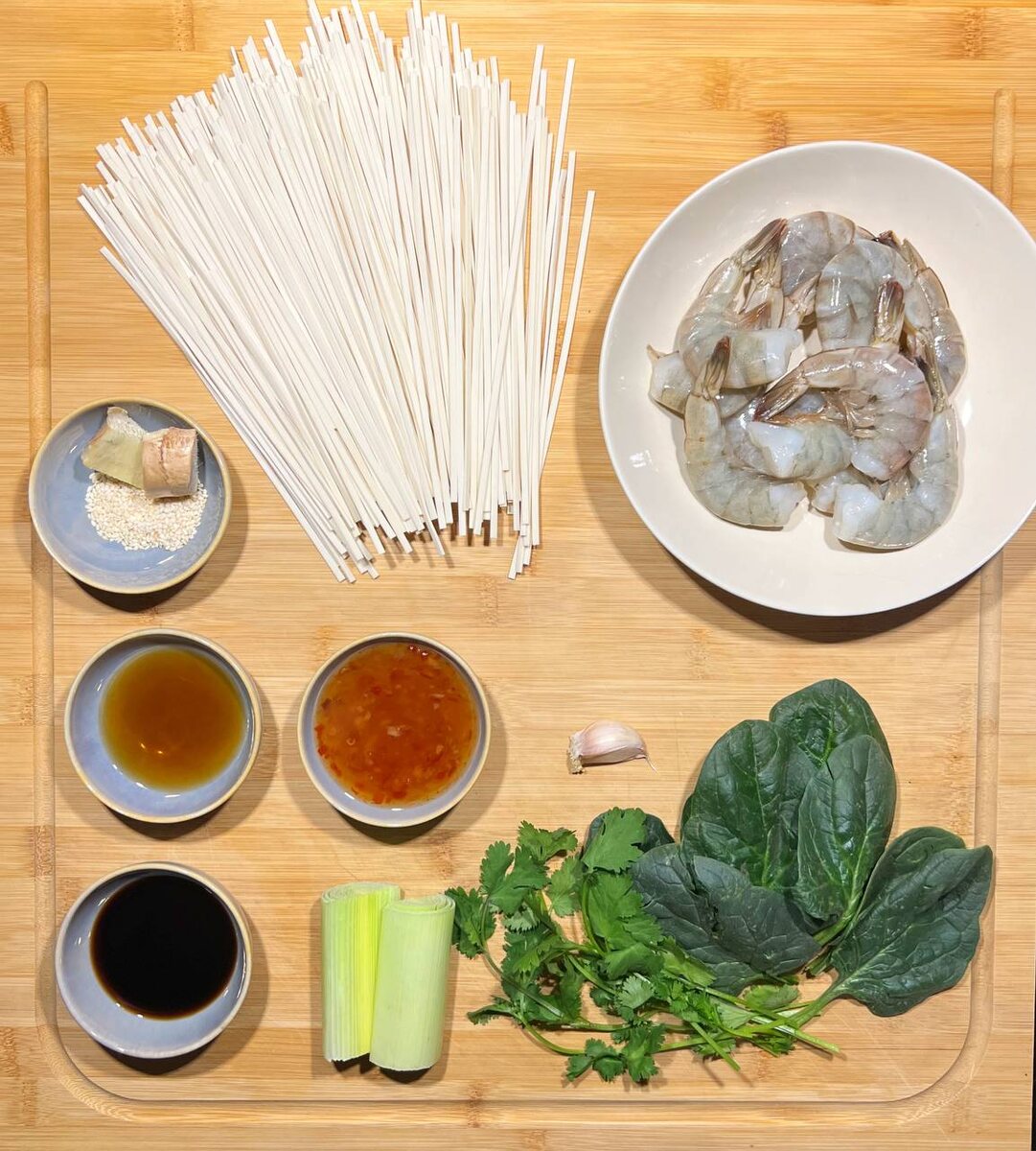 Главное в этом блюде-лапша, поэтому рекомендую купить именно пшеничный удон.