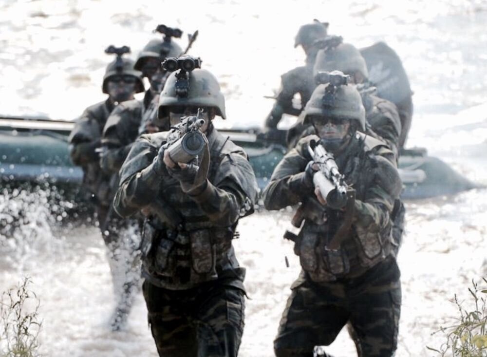 Силы специальных операций армии КНДР на учениях. Источник: live.warthunder.com.