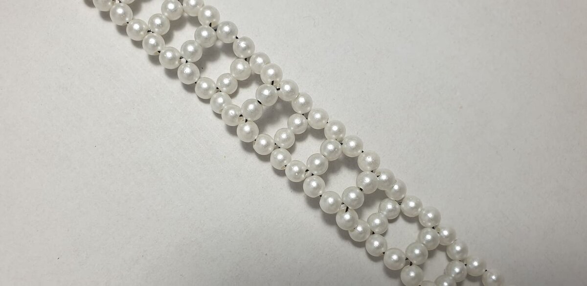 Простая цепочка из бисера из колечек