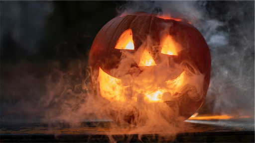 Главный символ праздника - фонарь из тыквы со страшной гримасой, призванный отгонять злых духов.