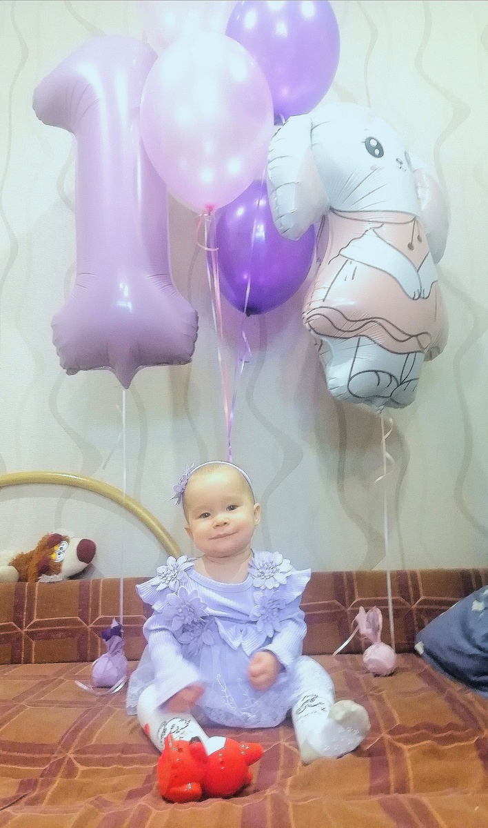 С шариками и в платьишке