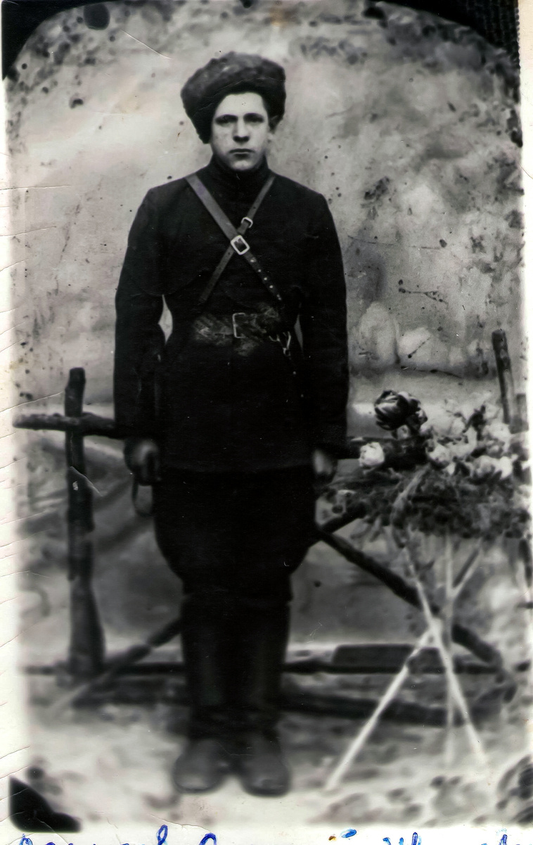 Кавалерист Лельков Григорий Иванович, погиб 29.10.1941 г. защищая п. Косая Гора, похоронен в братской могиле в сквере у ДК п. Косая Гора. Фото из коллекции Косогорской библиотеки.