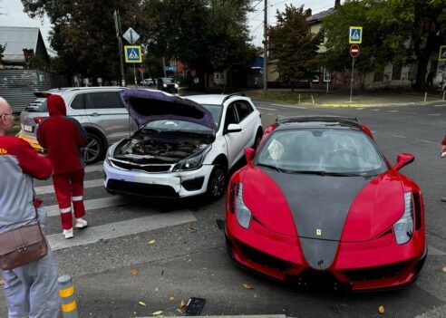 



📷


Ferrari 458 Italia презентовали в 2009 году. Спорткар мощность 570 лошадиных сил разгоняется до 100 км/ч за 3,4 секунды. Цена за модель в России стартует от 15 млн рублей и доходит до 23 млн рублей.Ранее «Краснодарские известия» писали, что на Кубани задержали девушку на Audi с номерами, находящимися в розыске.