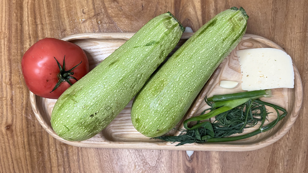 У меня вот такие ингредиенты, для соуса чуть больше сыра ушло. 