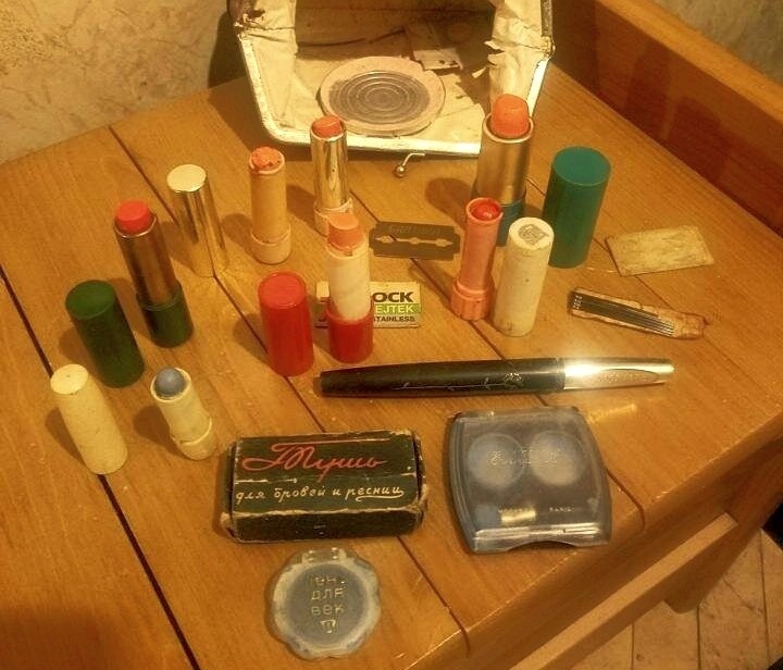 Косметичка советской девушки.