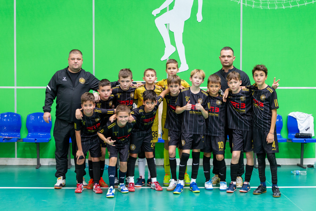 Команда МФК «Сфера» 2013-2014г.р., под руководством Дудина Антона Николаевича и Шелухина Ивана Сергеевича.