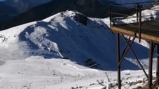 В горах без связи. Поход в горы. В горах без связи. Турист с рацией. В горах без связи.