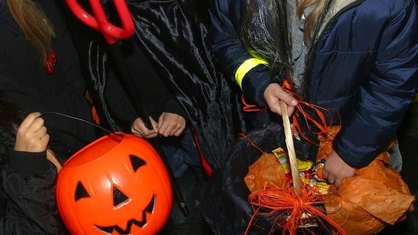    Полиция Швеции предупредила об опасности выпрашивания сладостей