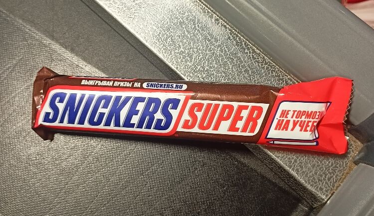 Сникерс - одно из самых популярных лакомств