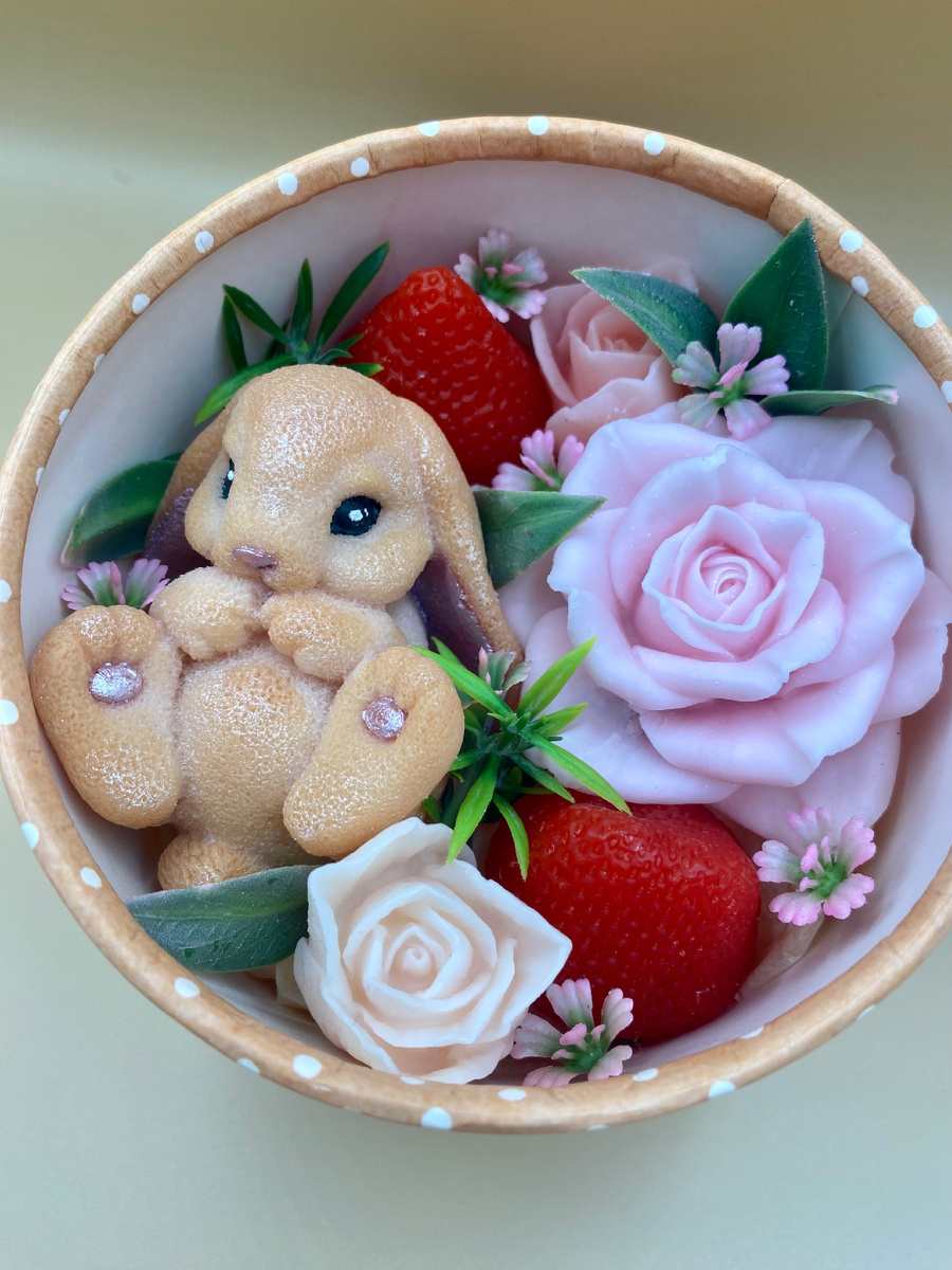 Подарочная коробочка с мылом ручной работы.