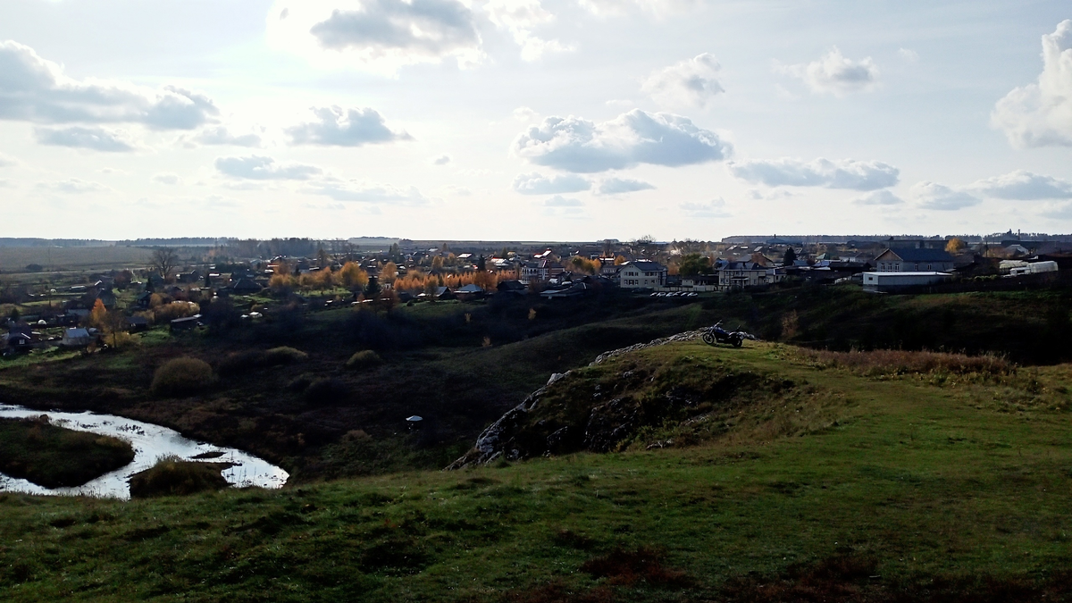 Типа встал поперёк склона