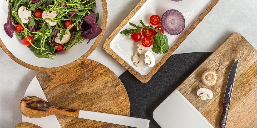 Создайте уникальную атмосферу на вашем столе с помощью оригинального сочетания дерева и эмали! 🌟