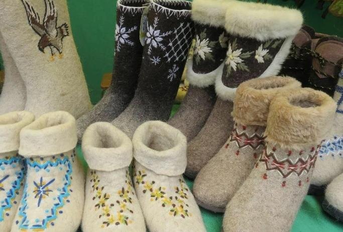В Сибири удобная войлочная обувь называлась пимами. Фото: www.culture.ru