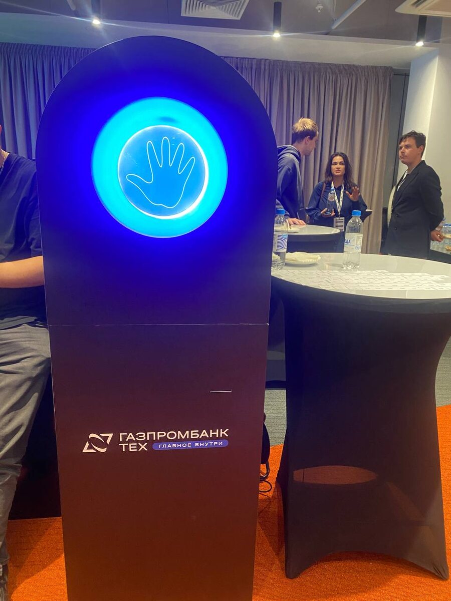 Будка предсказаний от Газпромбанк Теха.