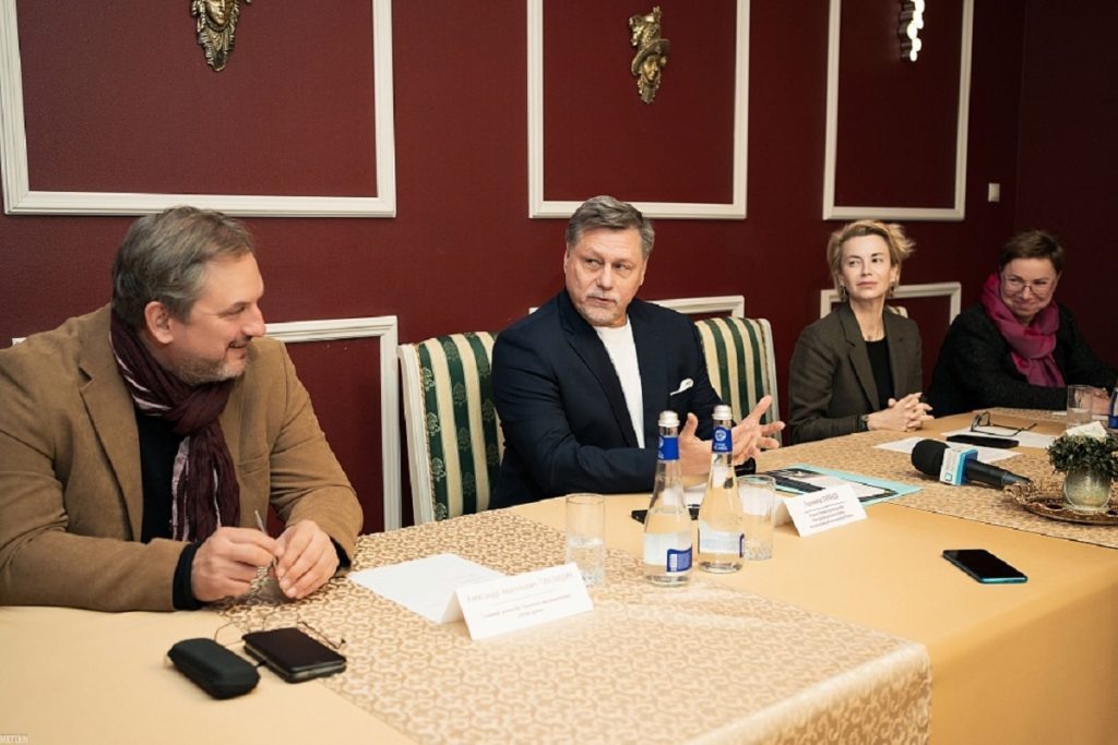 на пресс-конференции (фото: Олег Метлин/ ТАТД)