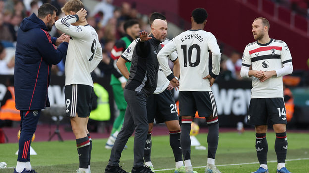    Эрик тен Хаг с Маркусом Рэшфордом (№10) и Кристианом Эриксеном. Reuters