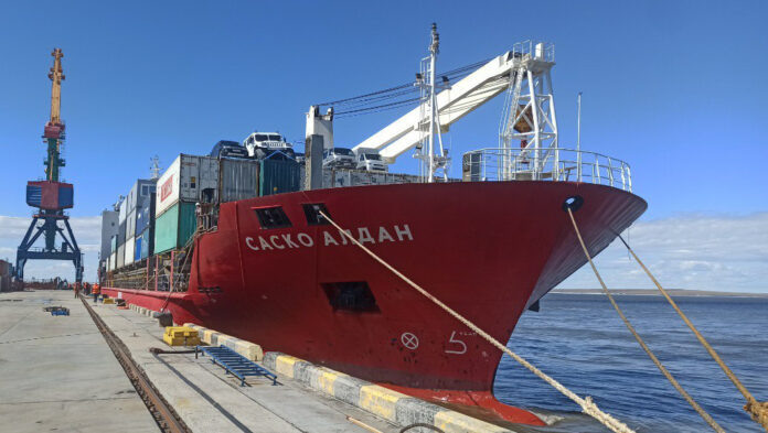 Многоцелевое судно построено в 2007 году, порт приписки – город Холмск.