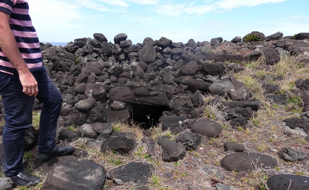 «Погребальная камера» в аху Ура-Уранга-Те-Махина