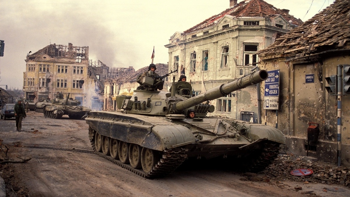 Танки М-84 Югославской народной армии в ходе штурма Вуковара