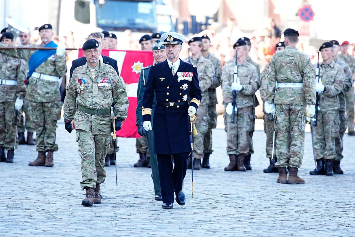 Парад всей армии королевства