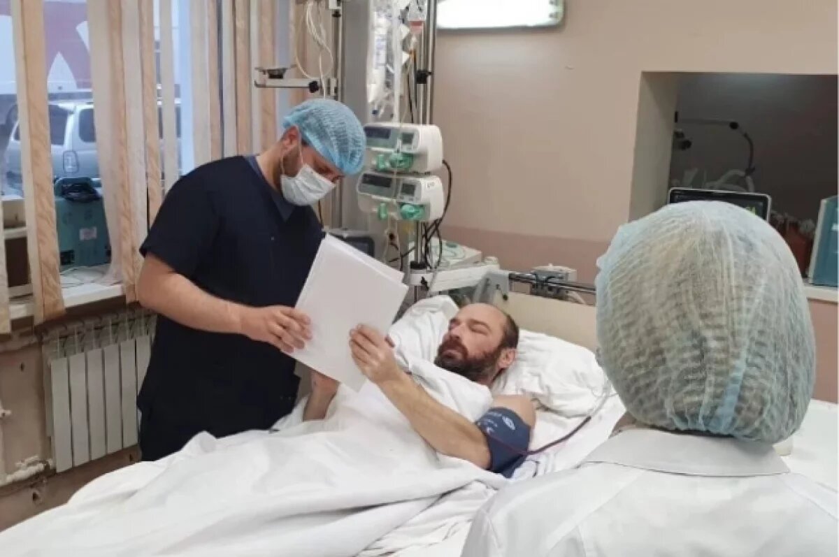    Михаил Пичугин, дрейфовавший в Охотском море 67 дней, выписался из больницы