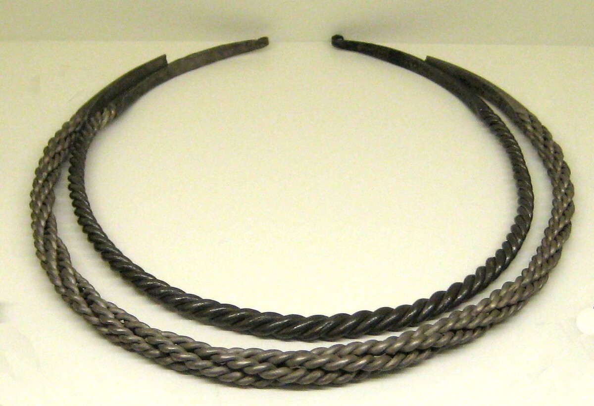 Нашейные серебряные гривны, XII-XIII века.