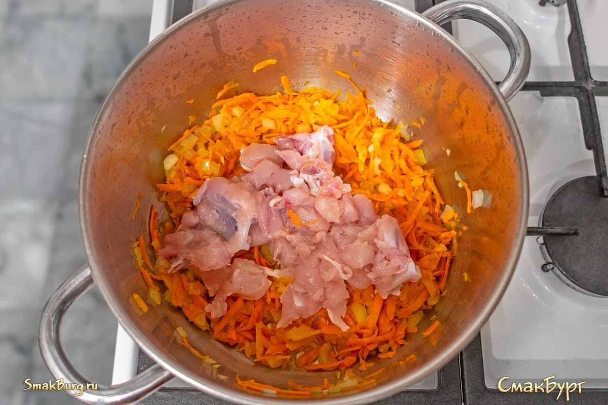 По традиции начинаем с овощной зажарки