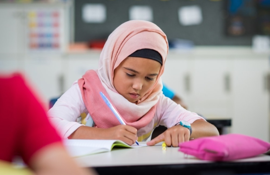 А ещё, столько платка на голове – жарко и неудобно 