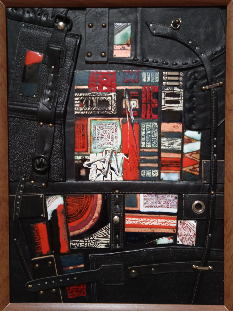 Макарова Татьяна. Диптих "Серебряный век". 2005 год. горячая эмаль, медь, кожа, 47 на 35 см