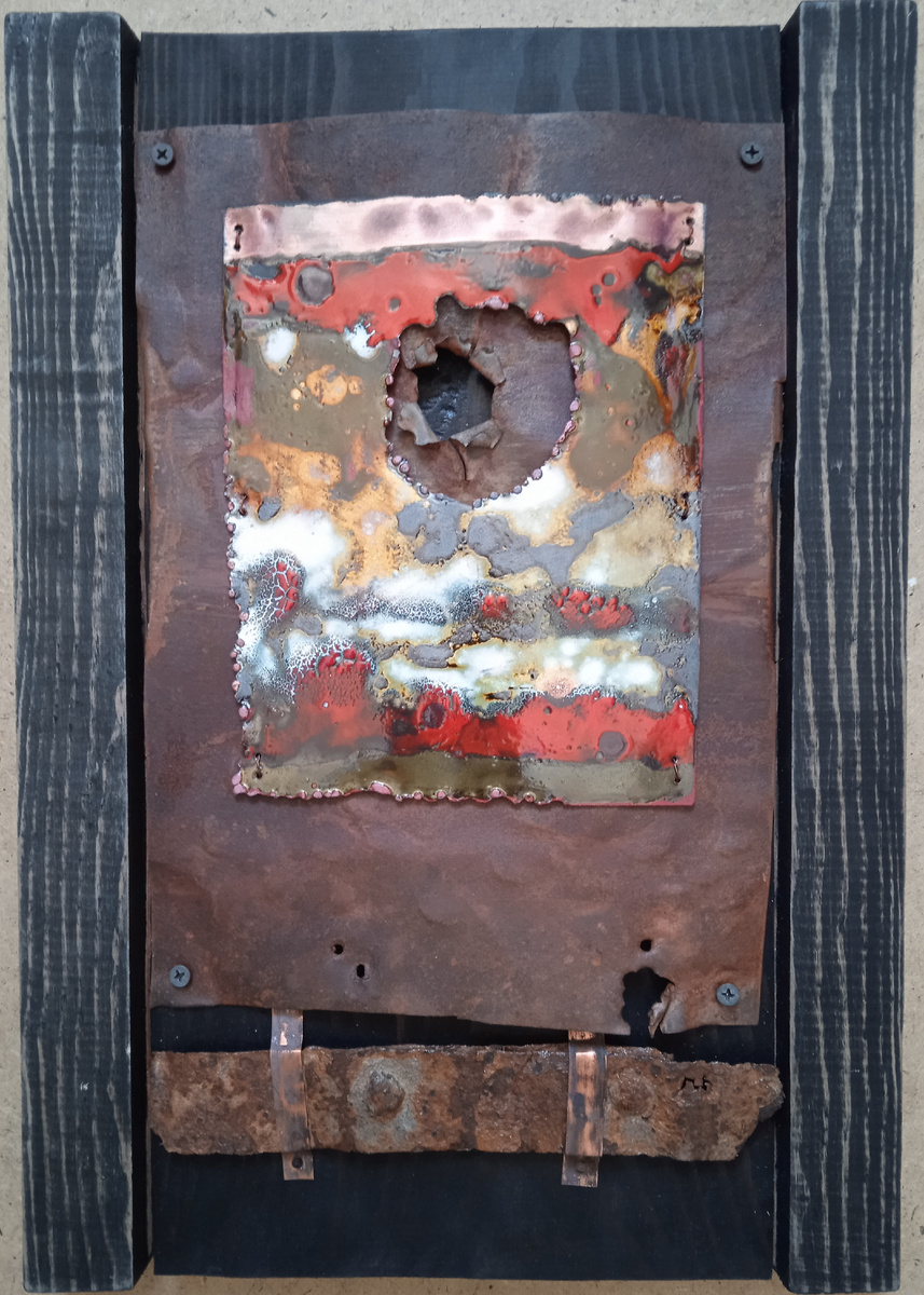 Макарова Татьяна. "Бунтующих тайн медь" горячая эмаль, медь, железо, дерево, 45 на 31 см., 2019 г